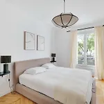 Modern Flat - 6P- Voltaire